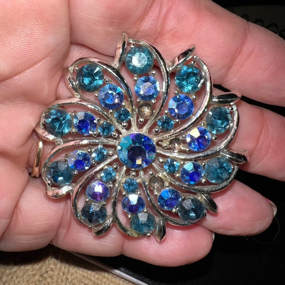 Elegant Vintage Icy Blue and Silver Floral Brooch